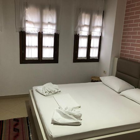 Dhimitri'S Guest House Berat Exterior foto